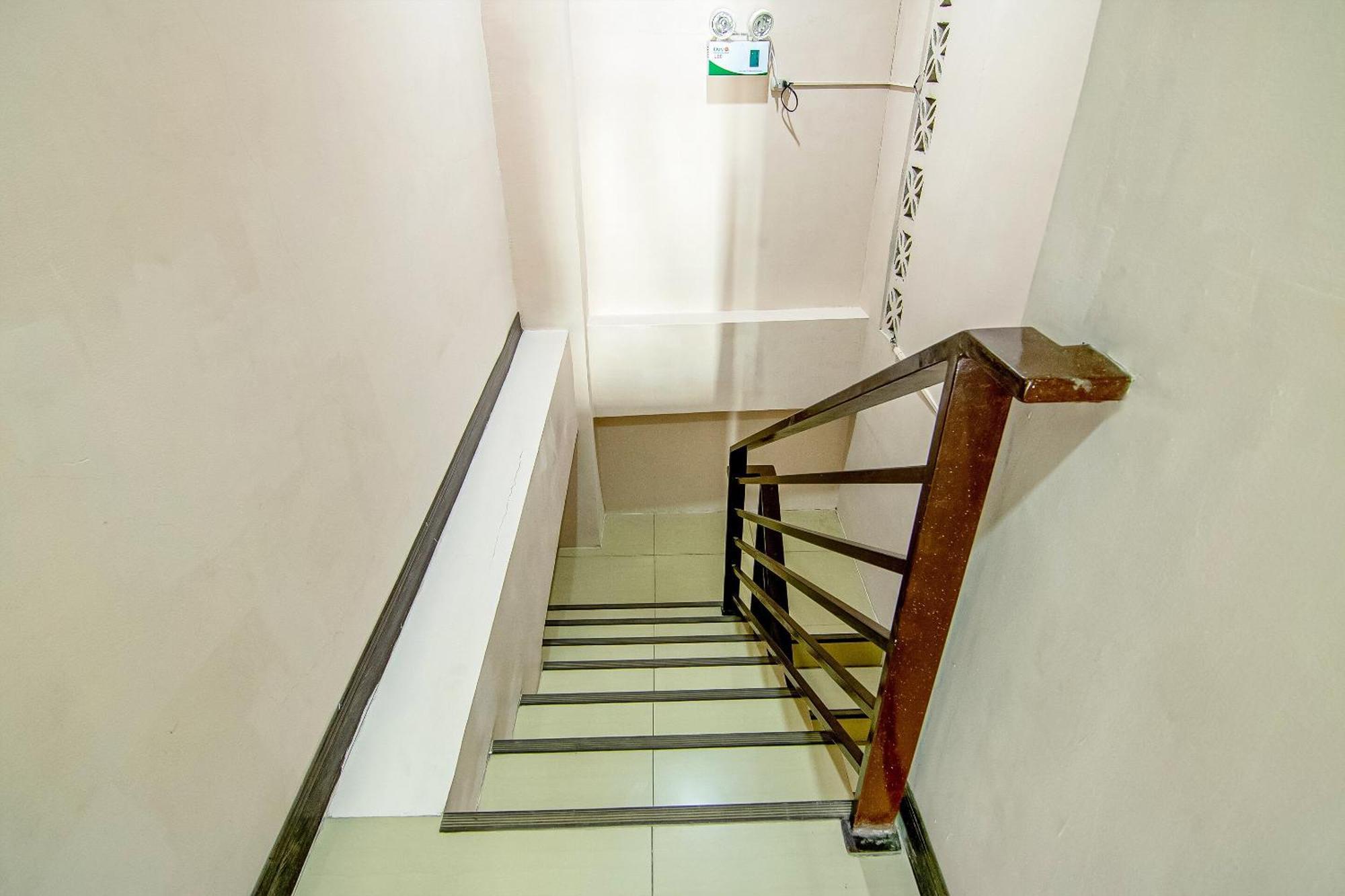 Oyo 766 Ichehan Apartments Manila Exterior foto
