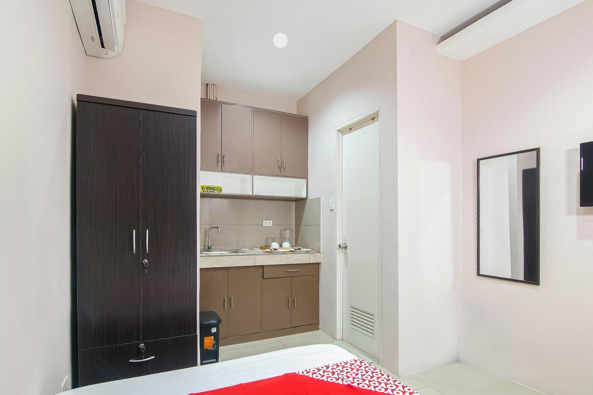 Oyo 766 Ichehan Apartments Manila Exterior foto